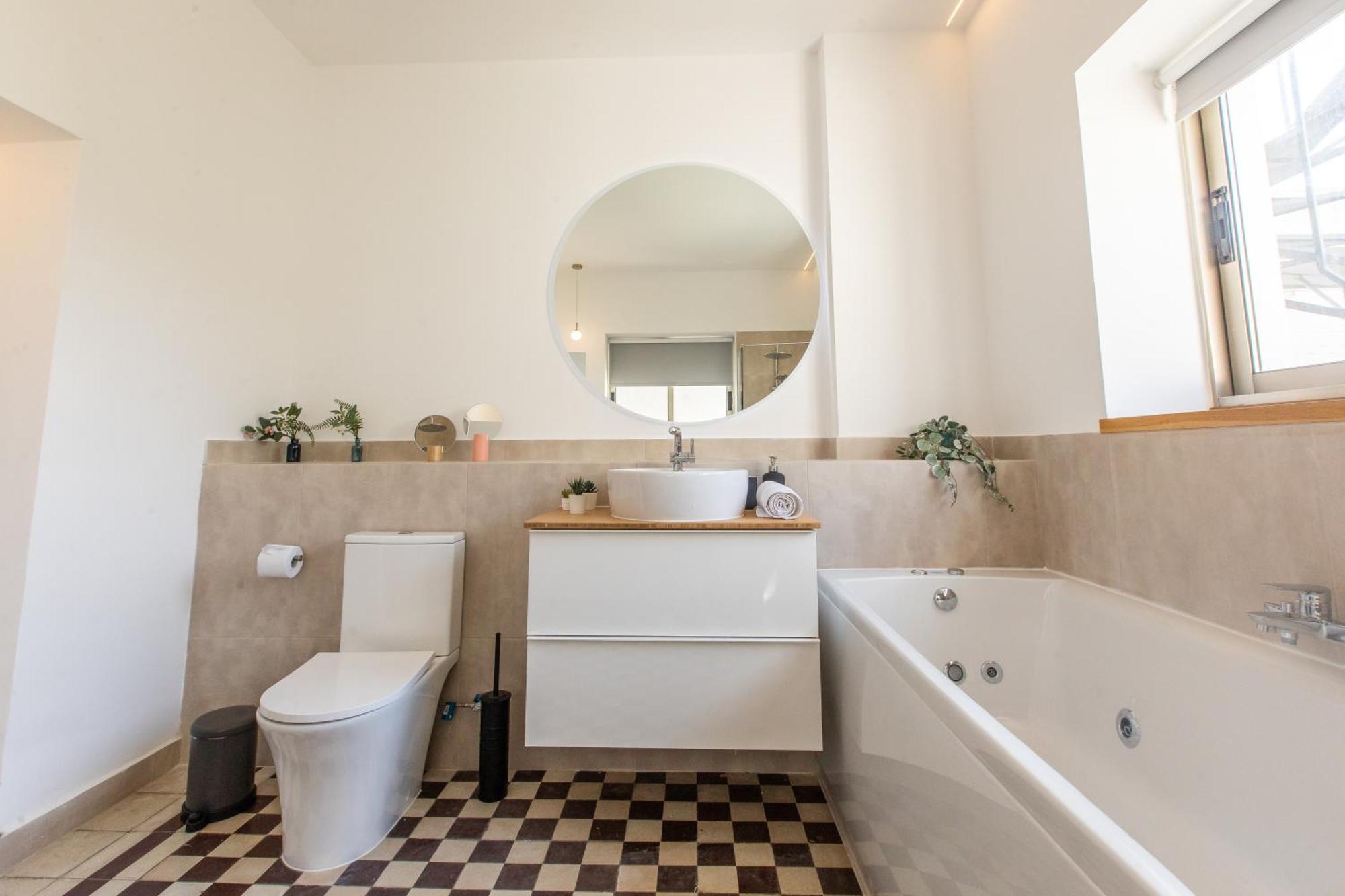 Rooms - Unique Staying In Paphos Centre Стая снимка