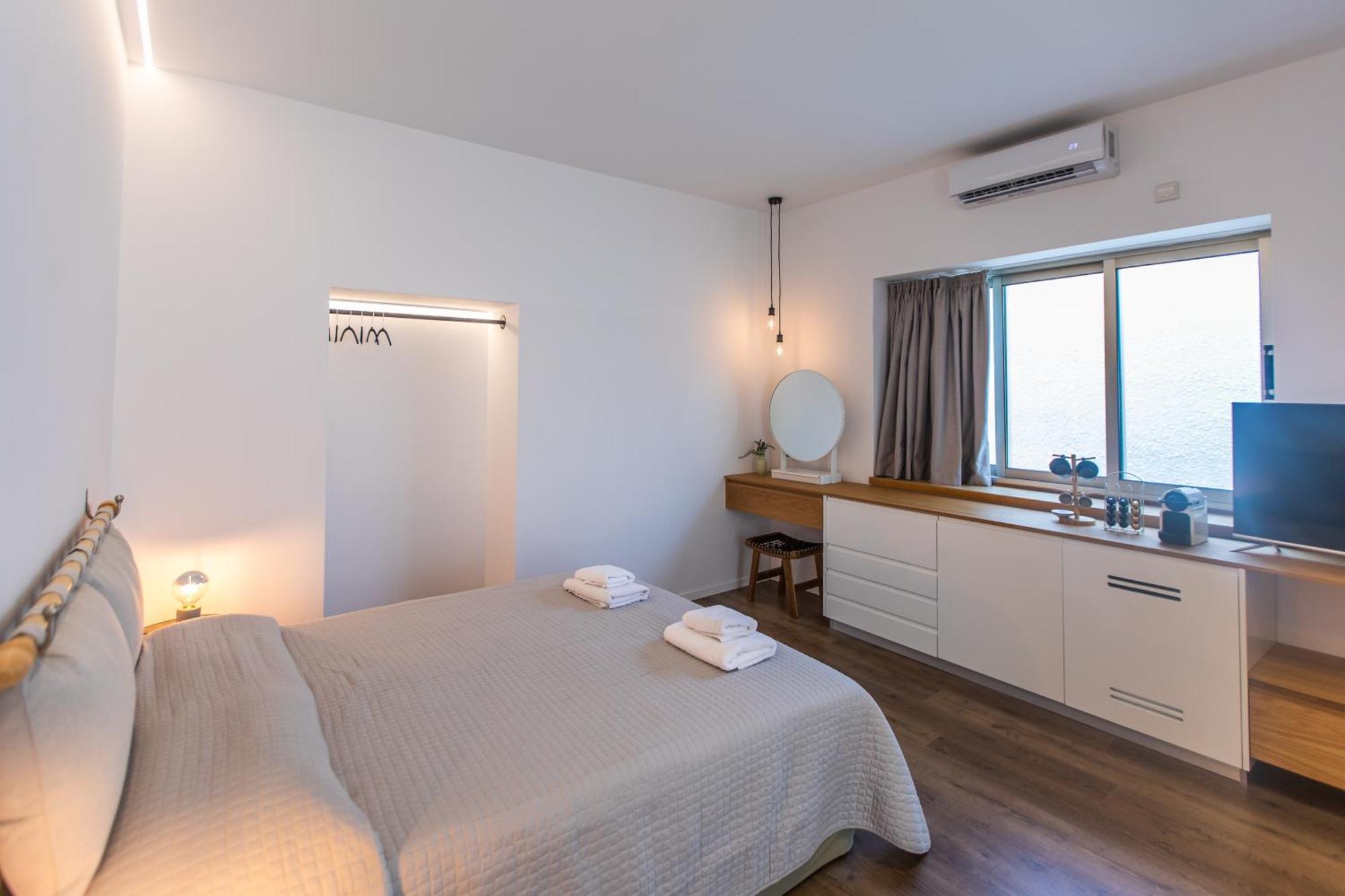 Rooms - Unique Staying In Paphos Centre Стая снимка