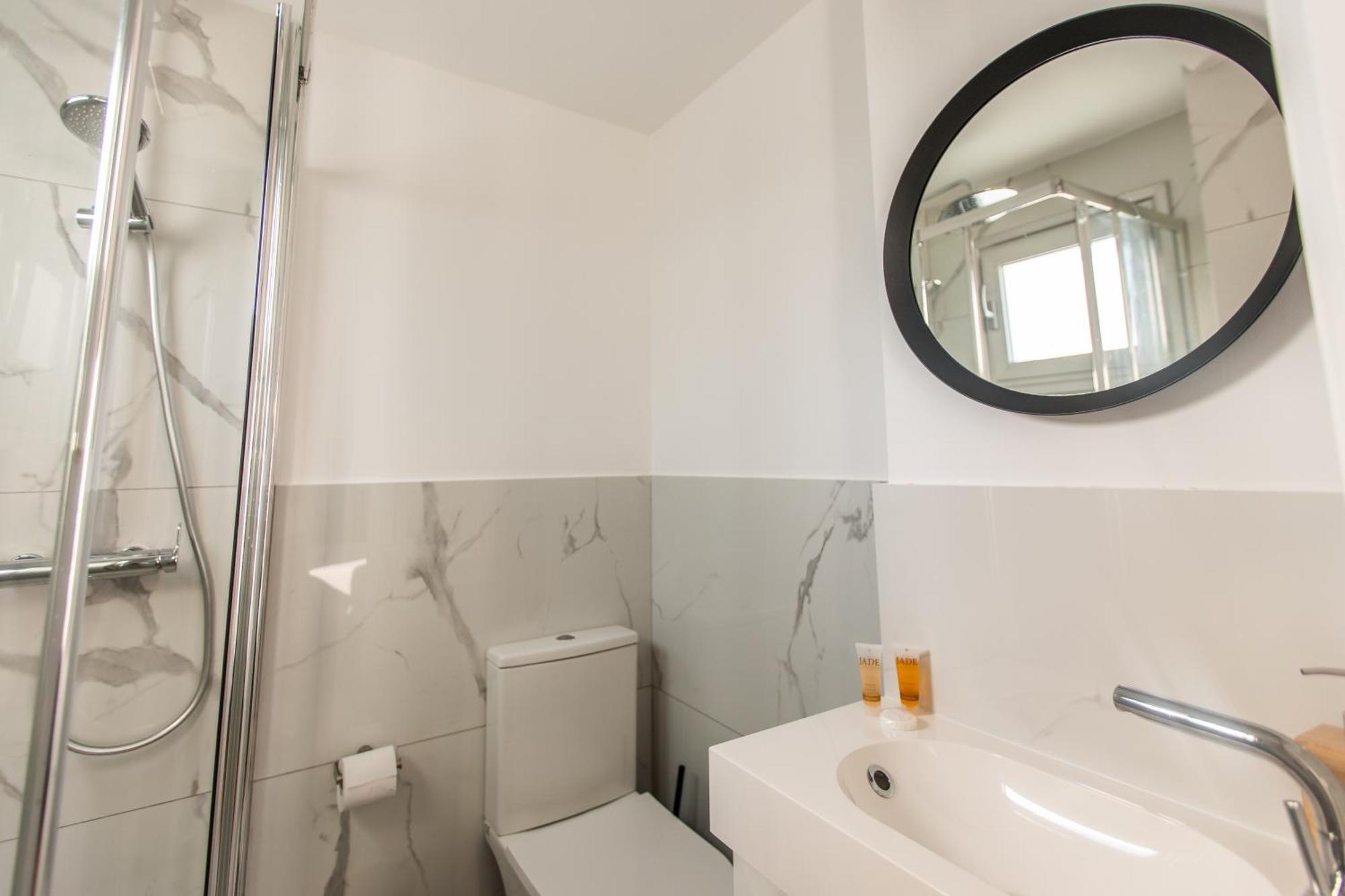 Rooms - Unique Staying In Paphos Centre Стая снимка