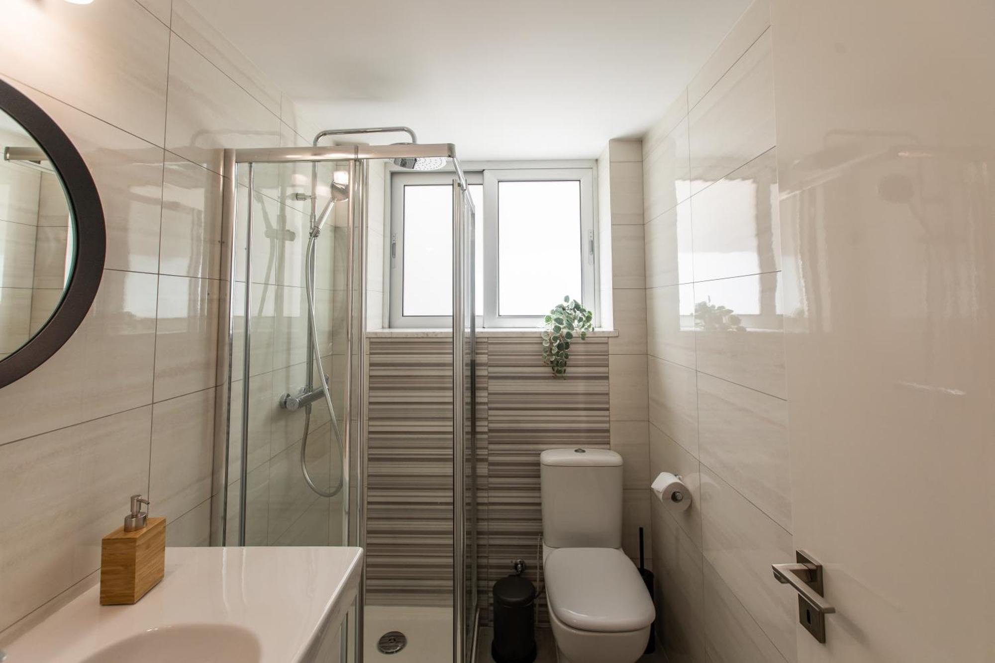 Rooms - Unique Staying In Paphos Centre Стая снимка