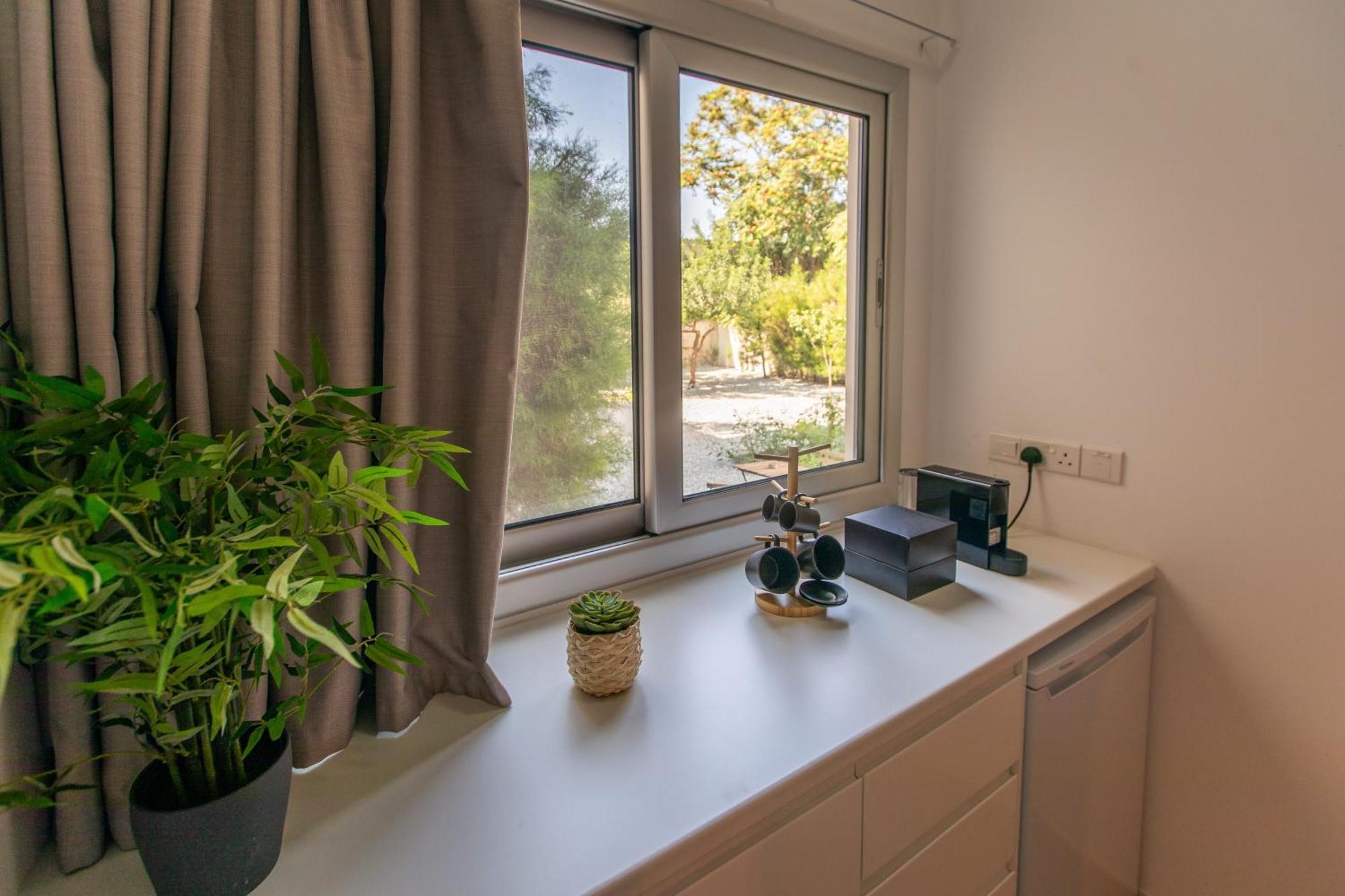 Rooms - Unique Staying In Paphos Centre Стая снимка